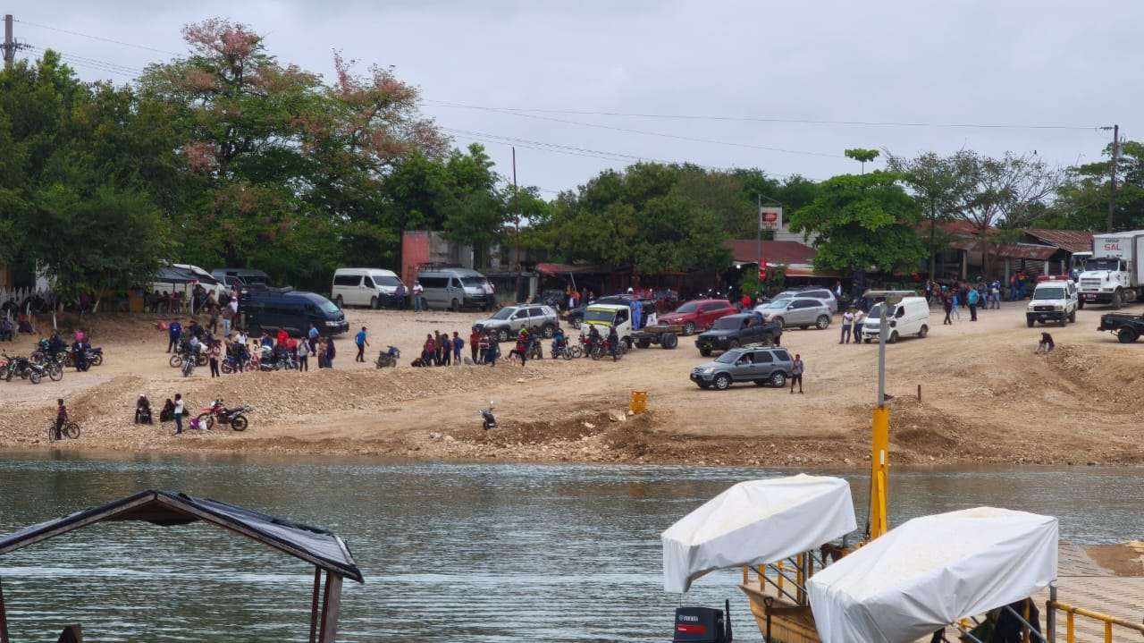 ¡Atención, Petén! ¿Qué está pasando en Las Pozas? Bloqueo contra el seguro obligatorio mantiene paralizada la vía
