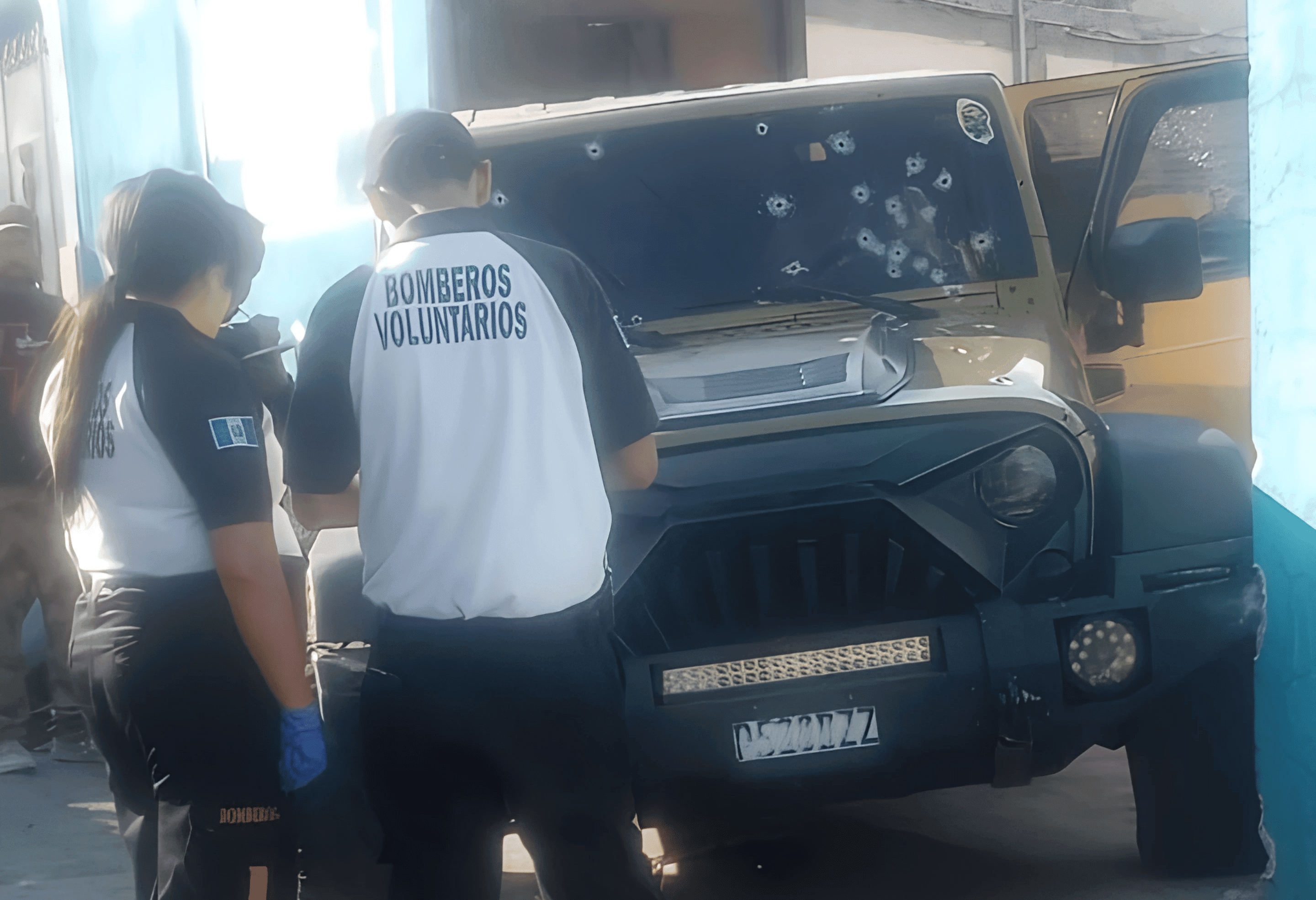 Hombre muere acribillado dentro de su vehículo en Amatitlán