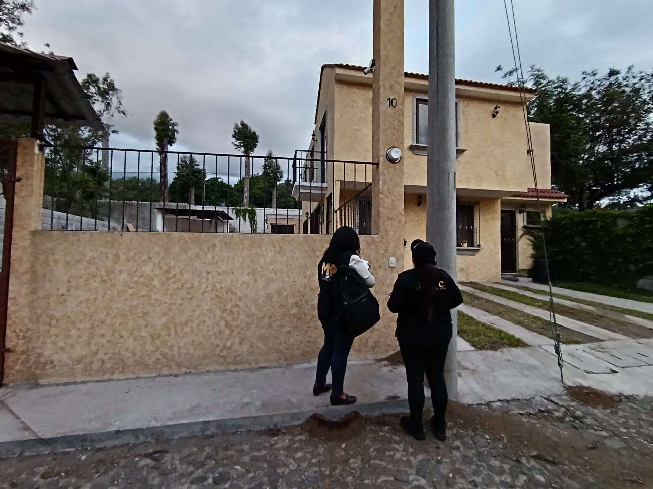 Fiscalía allana inmuebles tras rastrear explotación infantil en línea