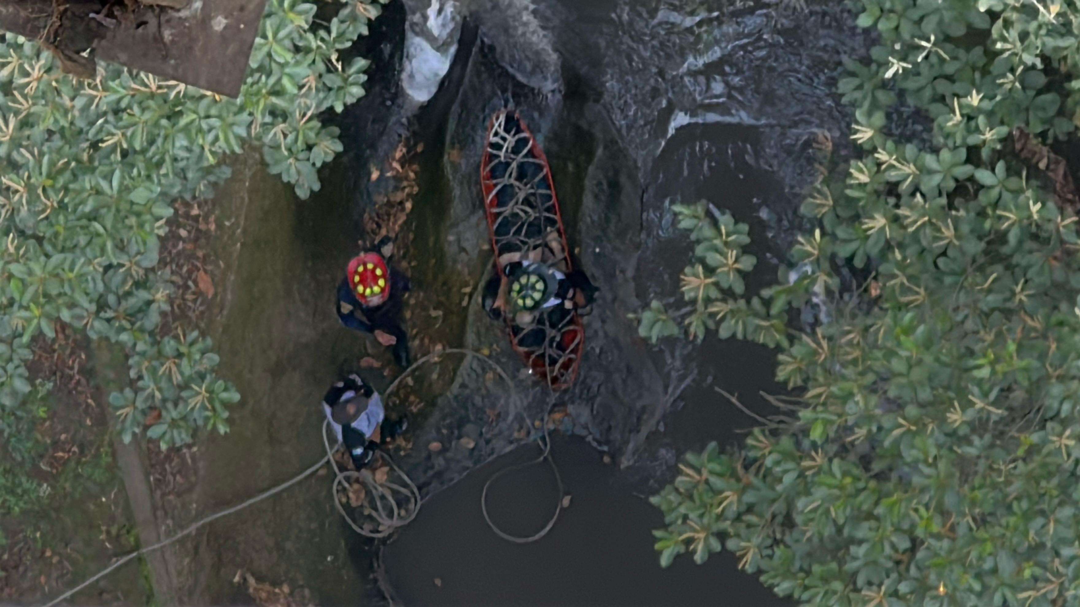 Hombre fallece tras lanzarse de puente Las Charcas