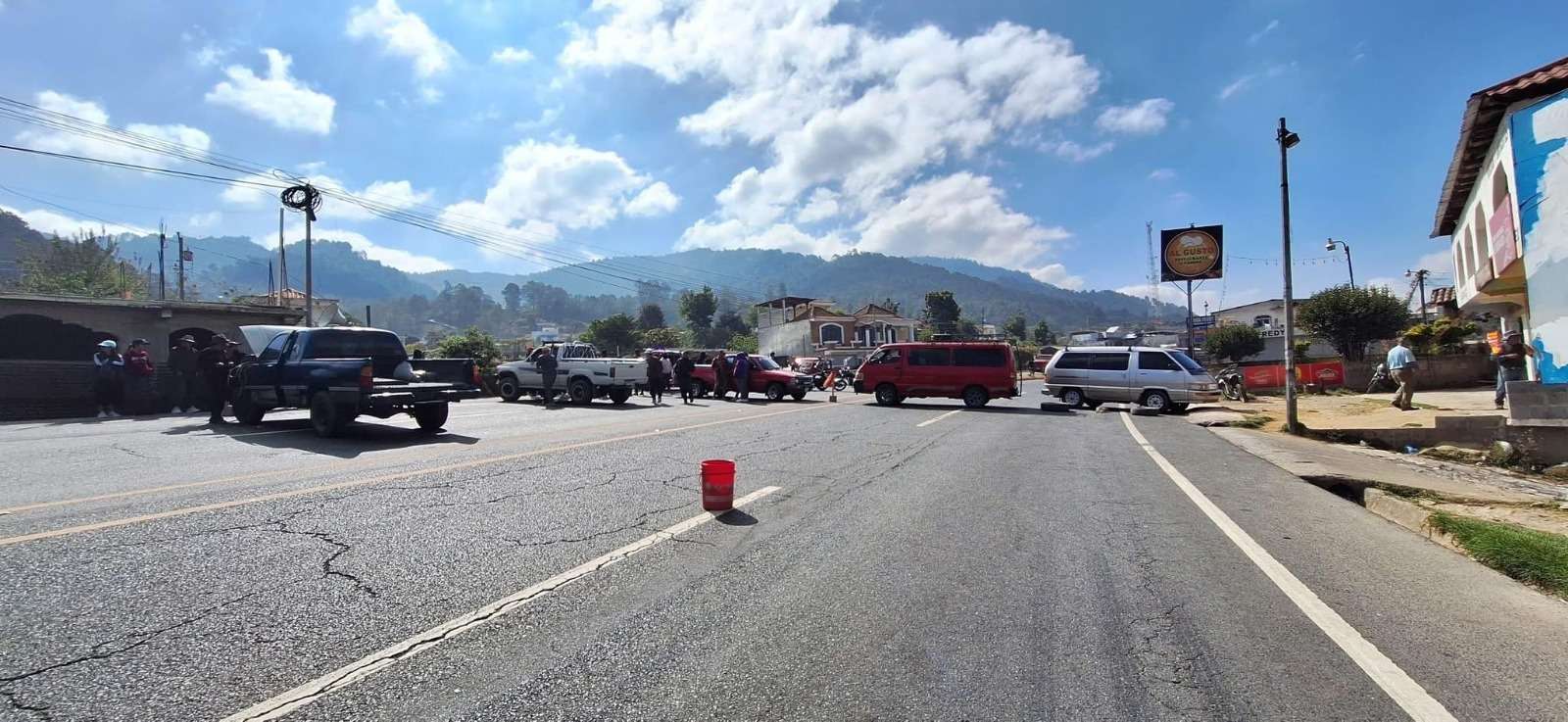 ¿Vas hacia el occidente? Ruta Interamericana bloqueada en Nahualá