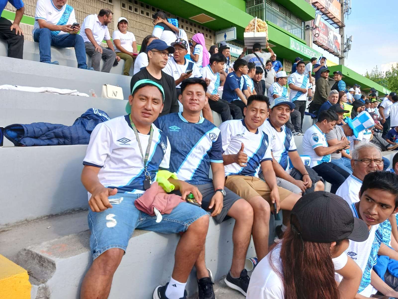 EN IMÁGENES | Fiebre azul y blanco: aficionados empiezan a abarrotar el Cementos Progreso