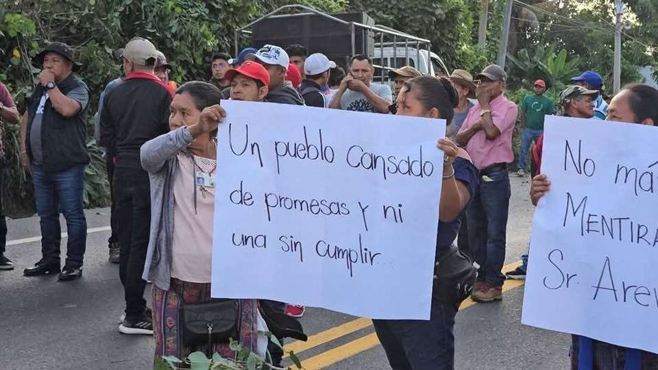 ¿Qué está pasando con las obras viales en Suchitepéquez? Manifestantes bloquean las vías exigiendo respuestas