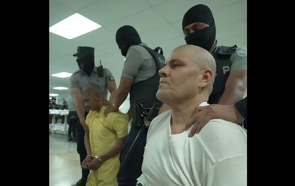 El Salvador recibe a 238 miembros del Tren de Aragua bajo la Ley de Enemigos Extranjeros