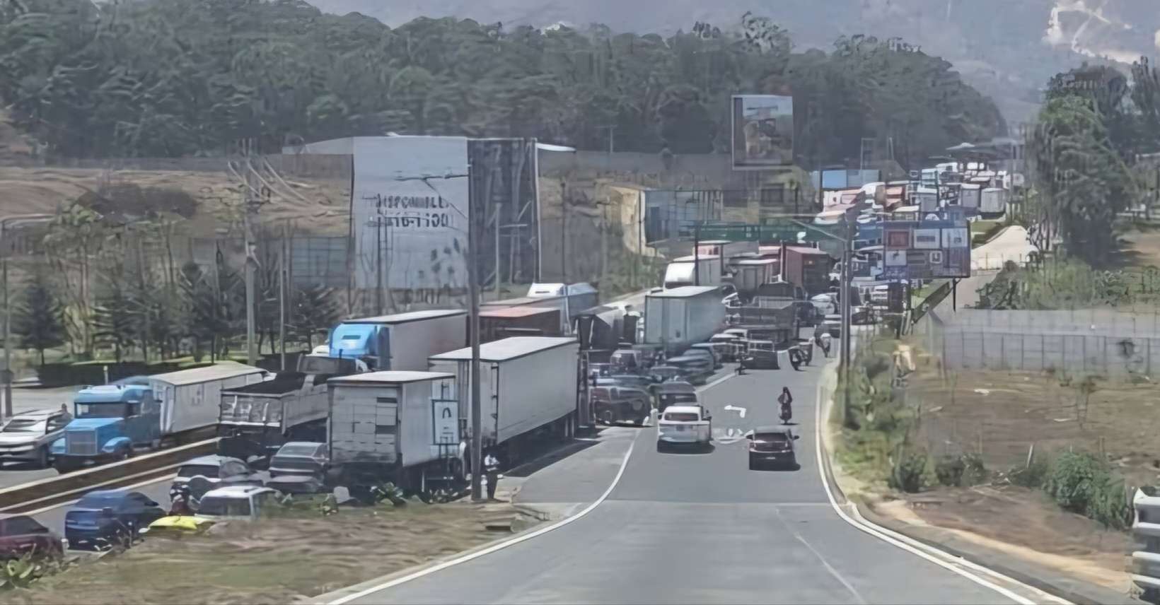 Reportan congestionamiento para salir de la capital hacia el Sur