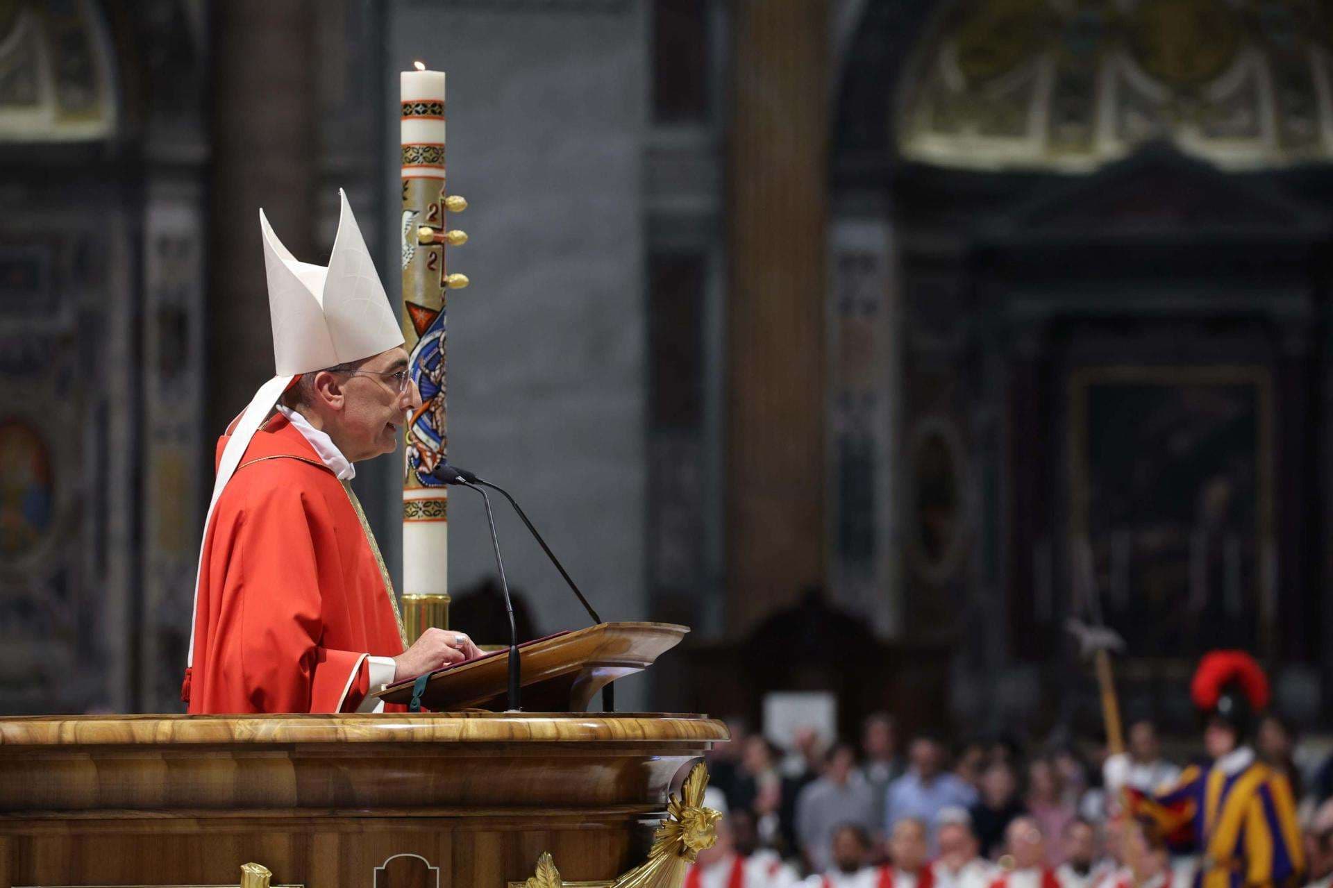 Las reformas y el liderazgo universal de Francisco, ensalzados en misa de luto en Vaticano