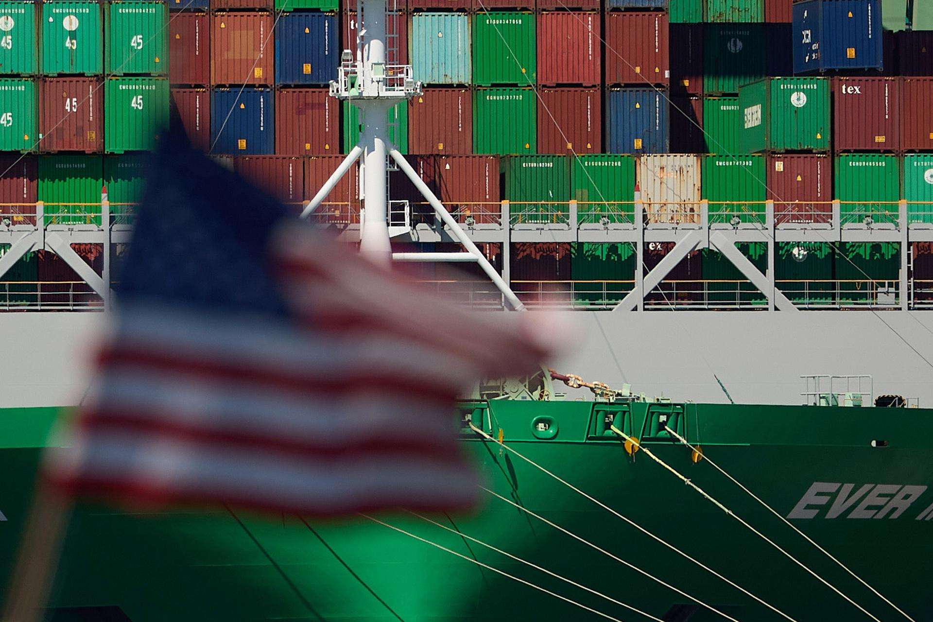 El puerto de Los Ángeles, el de mayor actividad en EE.UU., un prevé desplome del 35% por aranceles