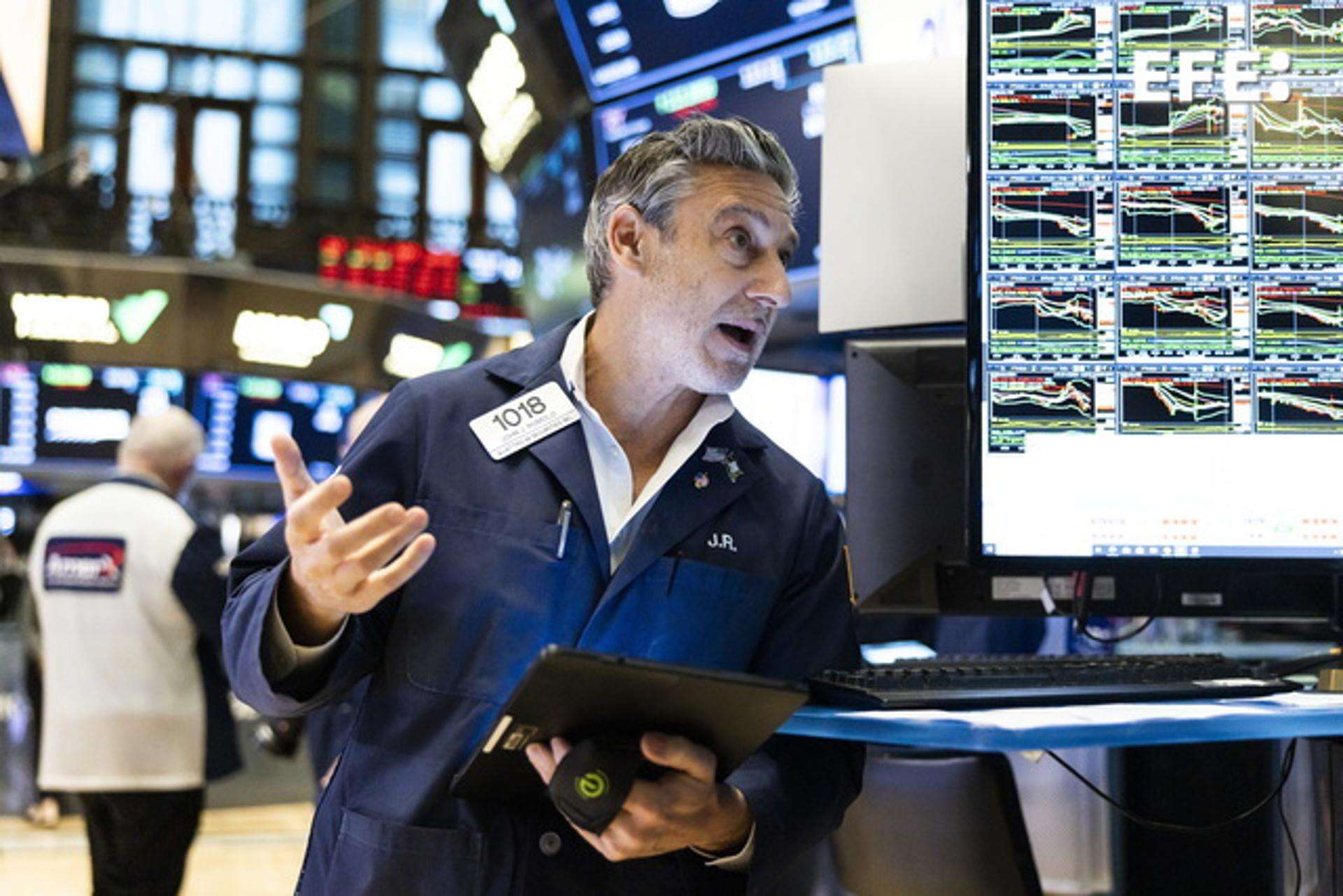 Wall Street cae casi el 6 % en su peor día desde 2020 por terremoto arancelario de Trump