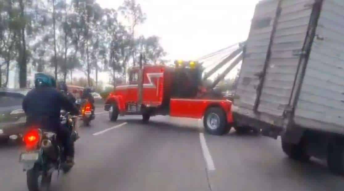 Maniobras, grúa y tráfico: Así está la subida de Villa Lobos este miércoles