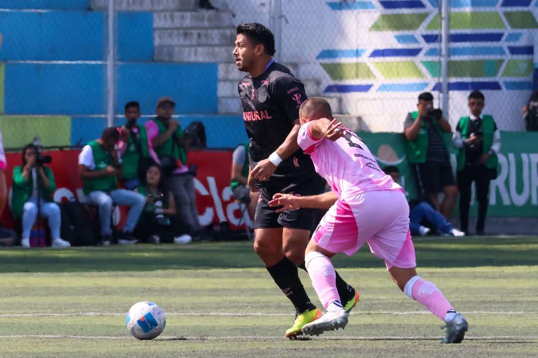 Los Rojos se mantienen en la cima tras empatar en Mixco