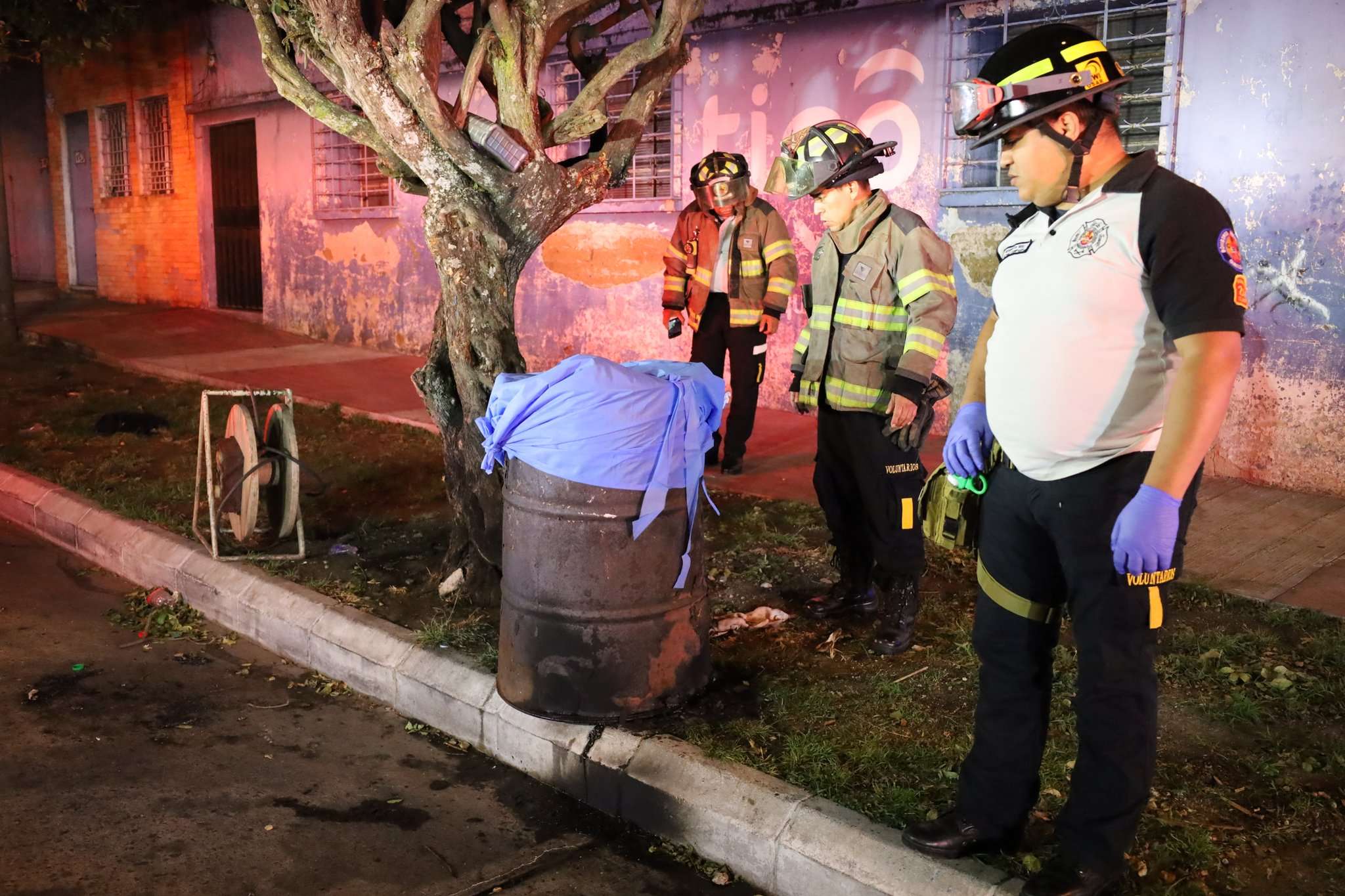 EN FOTOS | Hallan cuerpo calcinado en un tonel en la zona 3