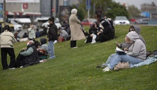 Reportan unas 150 personas heridas por saltar de edificios durante terremoto en Estambul