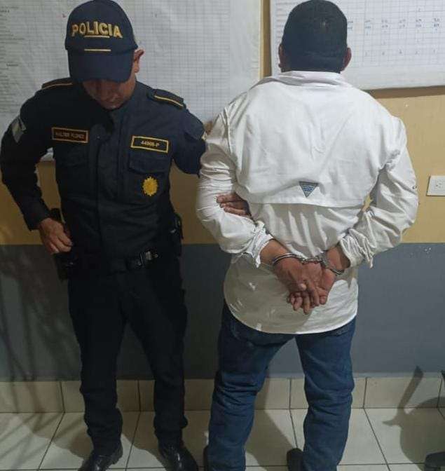 Hombre detenido por disparar al aire durante paso de procesión