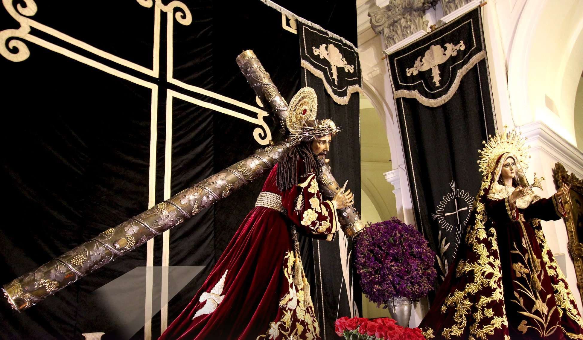 ¿Vas a hacer alfombra, cargar o acompañar? Estas son las procesiones del Martes Santo 2025