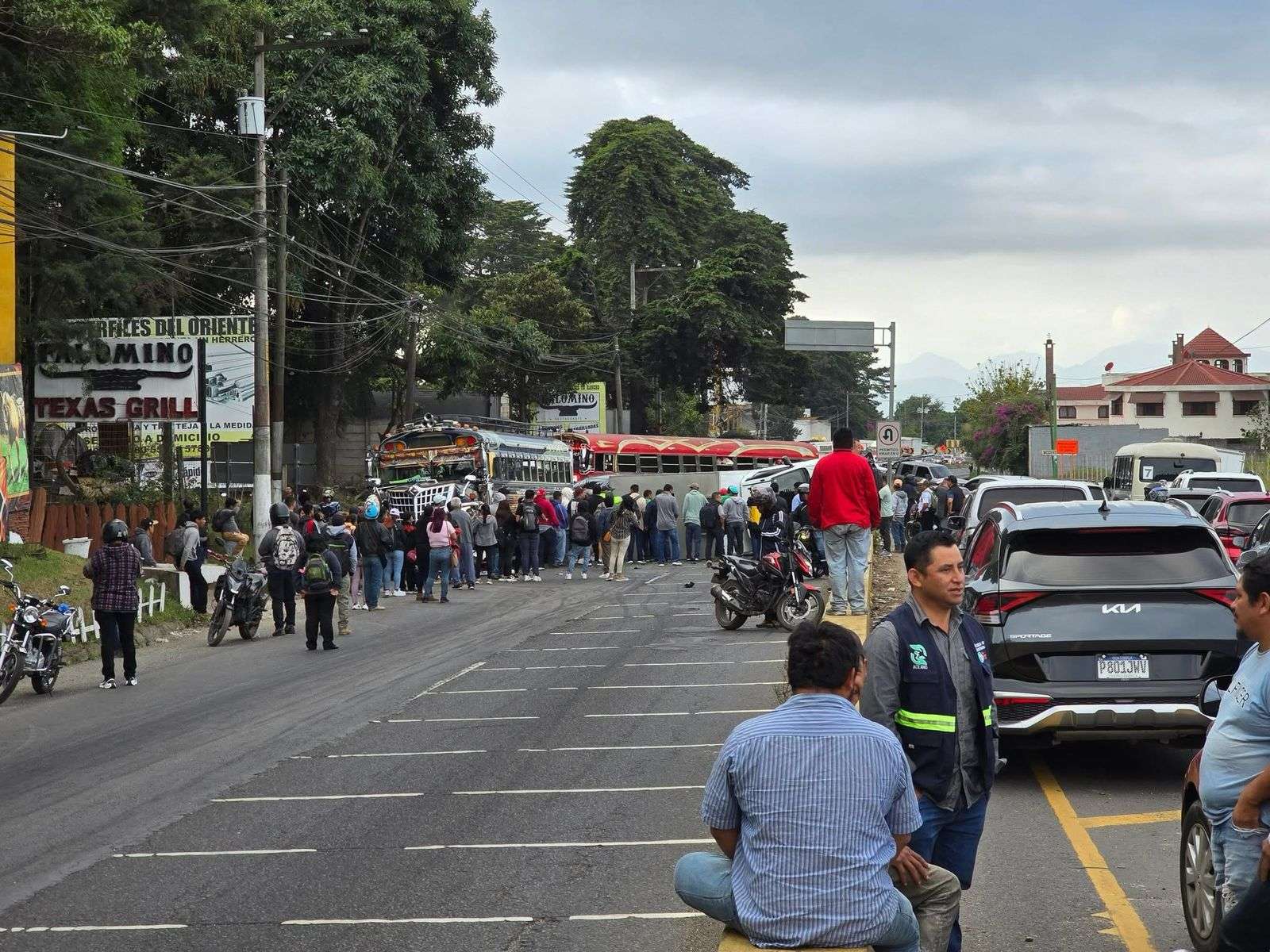 EN FOTOS | ¿Atrapado en el tráfico? Esto pasa en el km 25 de Carretera a El Salvador