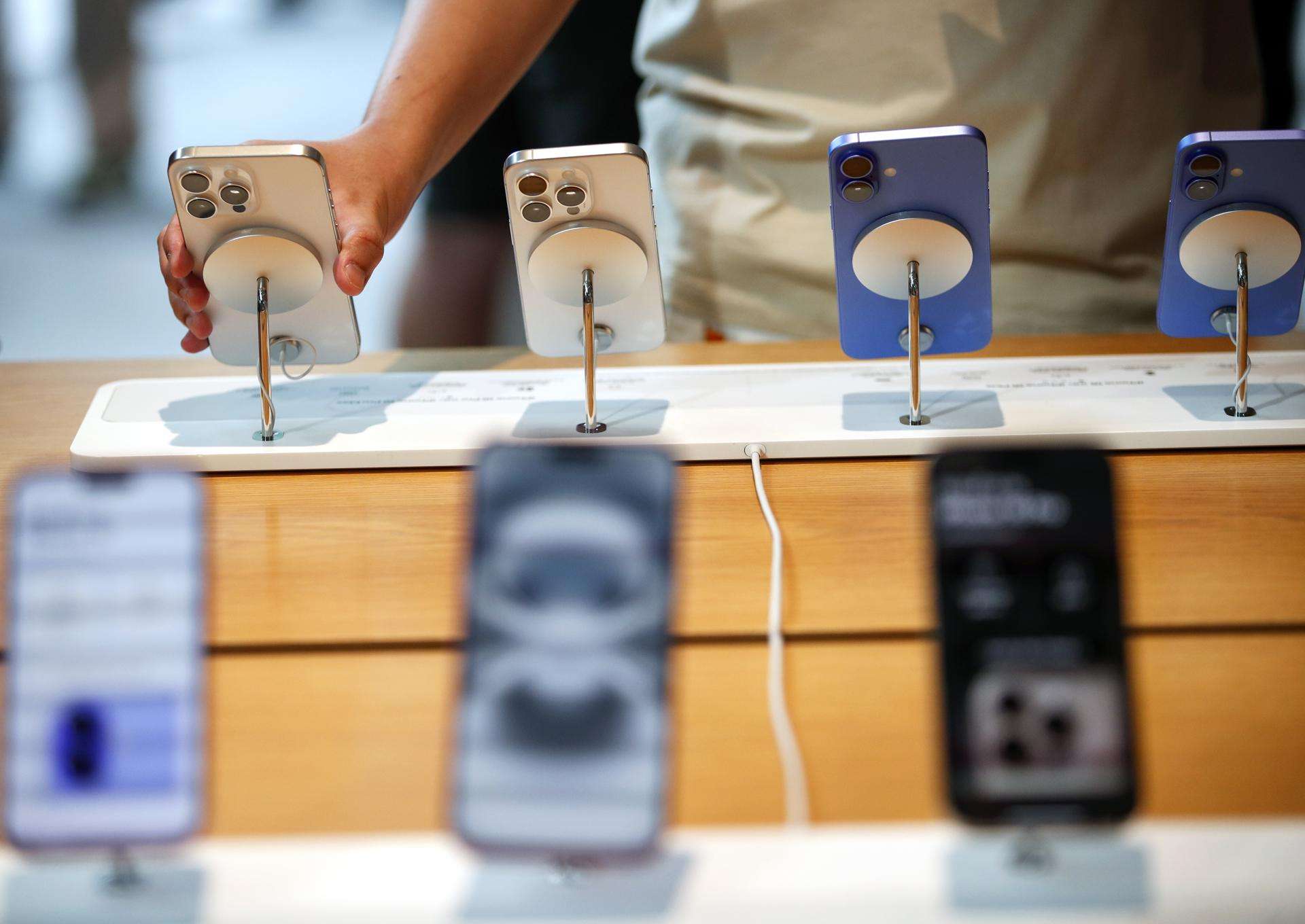 Trump exime a ‘smartphones’ y monitores de ordenador de sus «aranceles recíprocos»