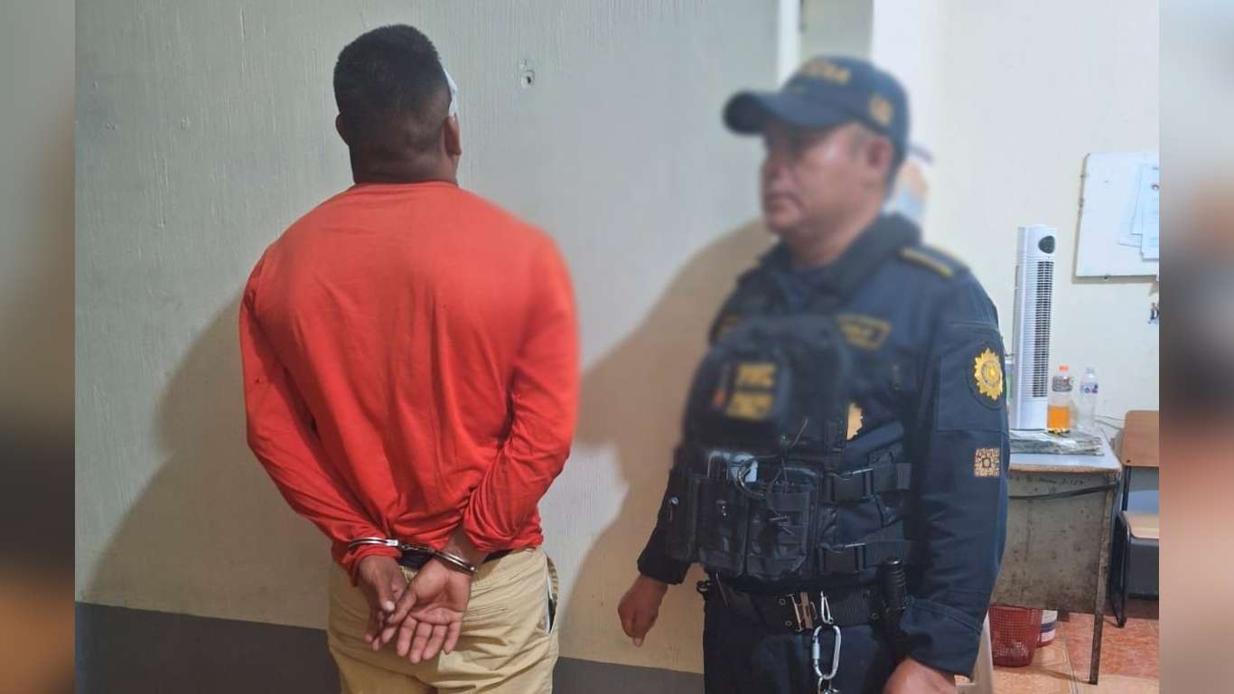 Hombre es sorprendido cuando golpeaba a su esposa en Nentón, Huehuetenango