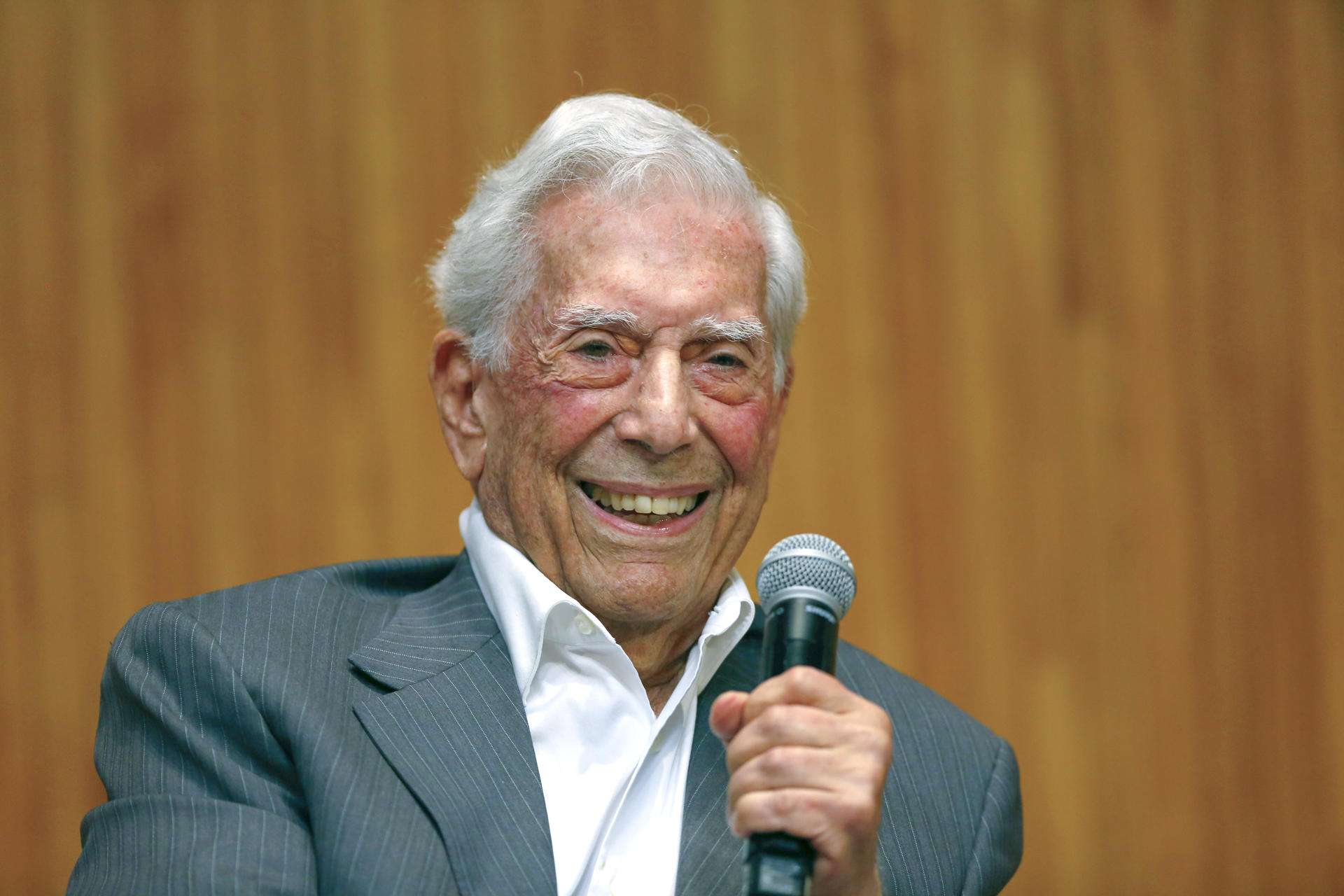 Mario Vargas Llosa fallece a los 89 años, confirma su familia