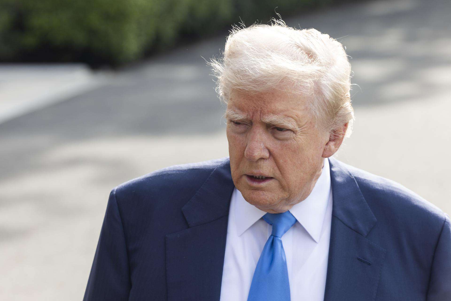 Trump llega a Roma para asistir al funeral del papa y verse con líderes extranjeros