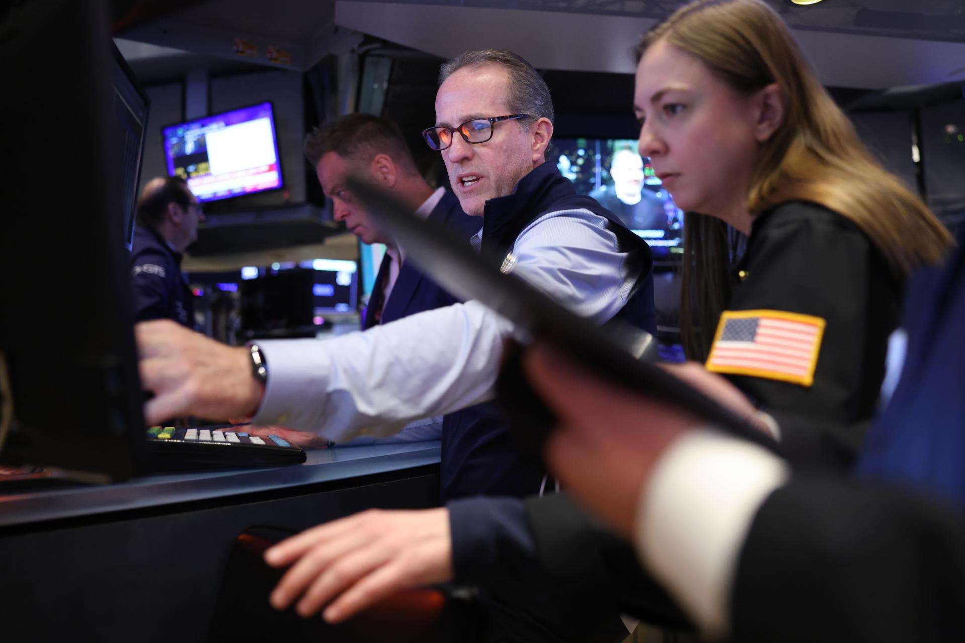 Wall Street cierra con fuertes caídas, sacudida por los aranceles de Trump