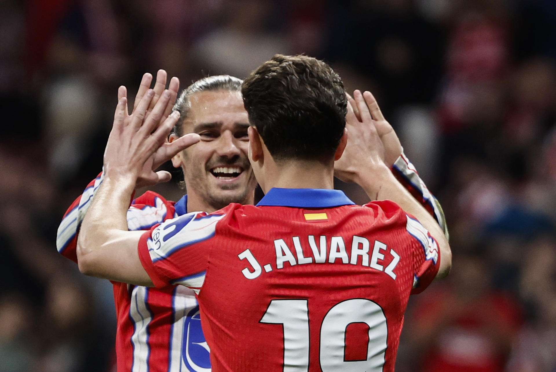 El Atlético golea al Rayo entre el sosiego