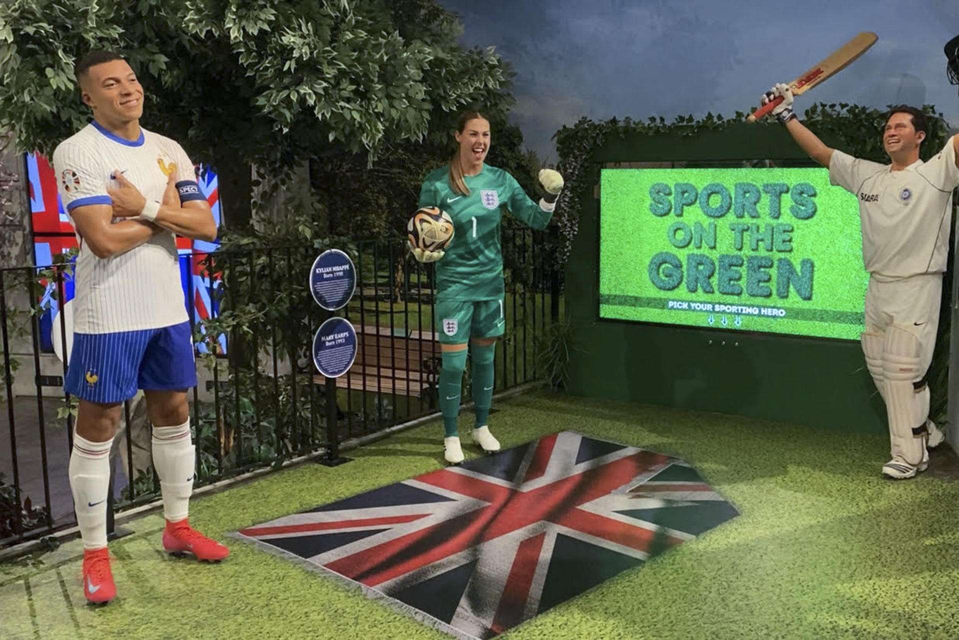 La figura de cera de Mbappé se muestra por primera vez al público en Londres