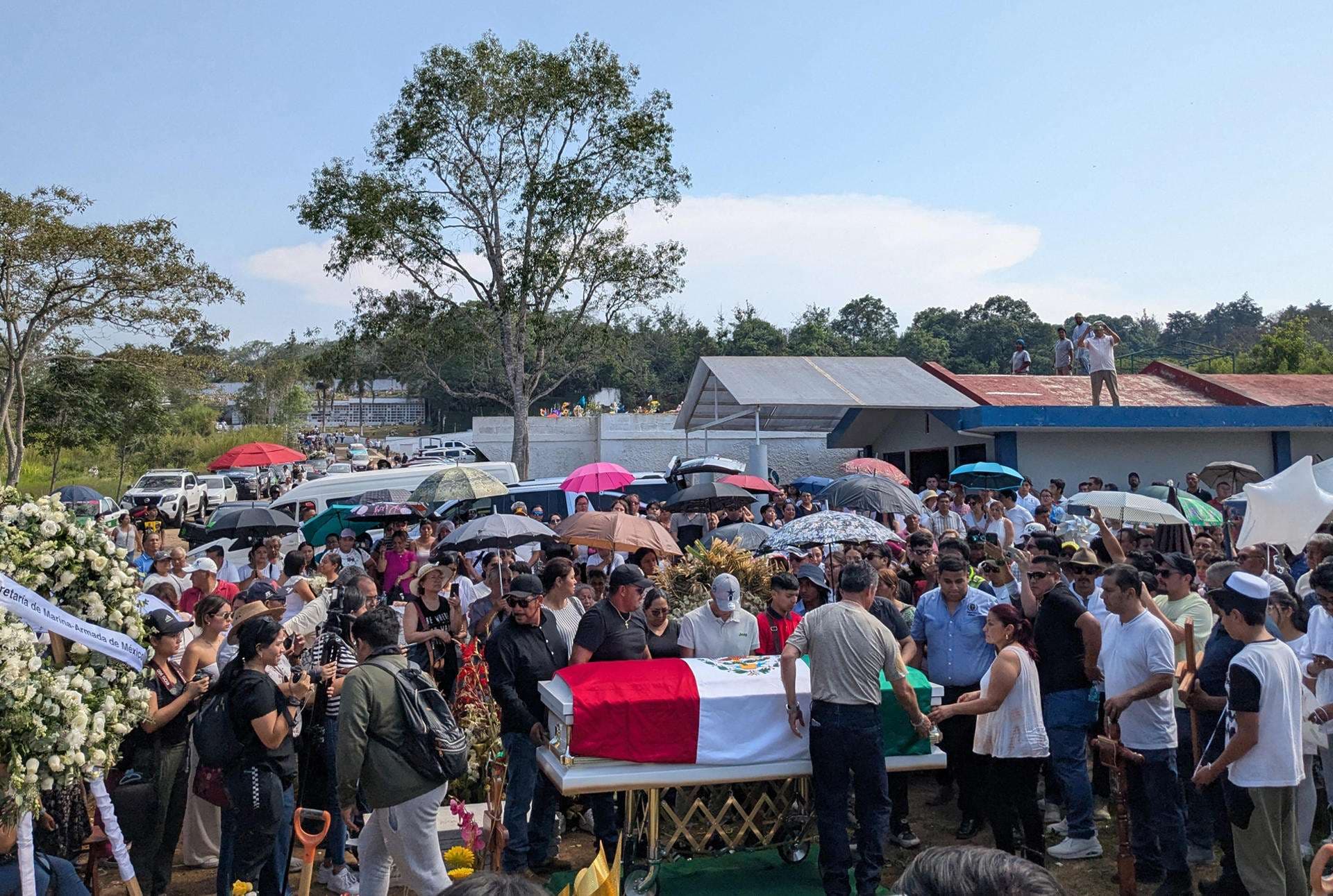 Familiares y amigos despiden a cadete mexicana fallecida en accidente de buque en EE.UU.