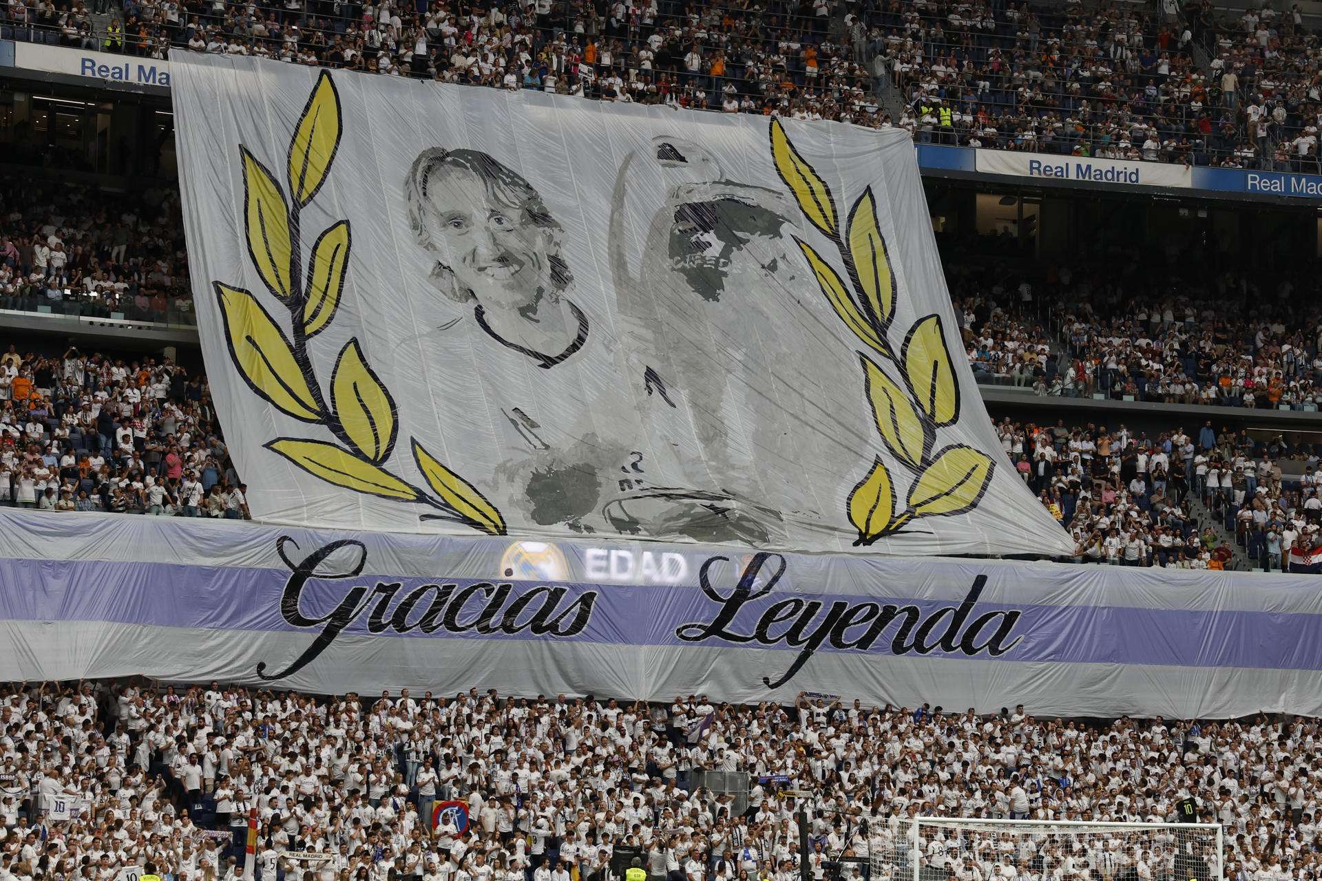 El Santiago Bernabéu rinde homenaje a Modric, una leyenda del Real Madrid