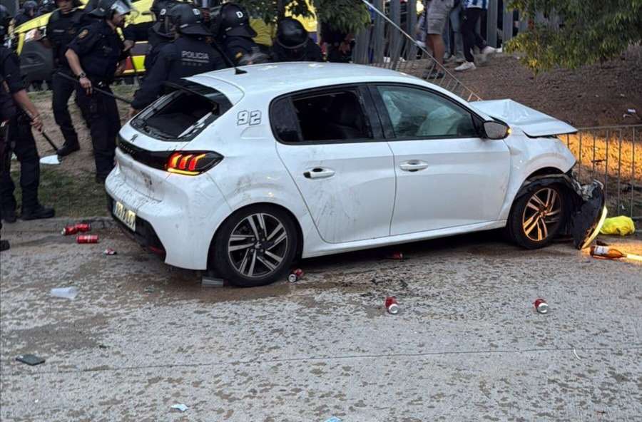 EN VIDEO | Caos en el derbi catalán: atropello deja heridos frente al RCDE Stadium