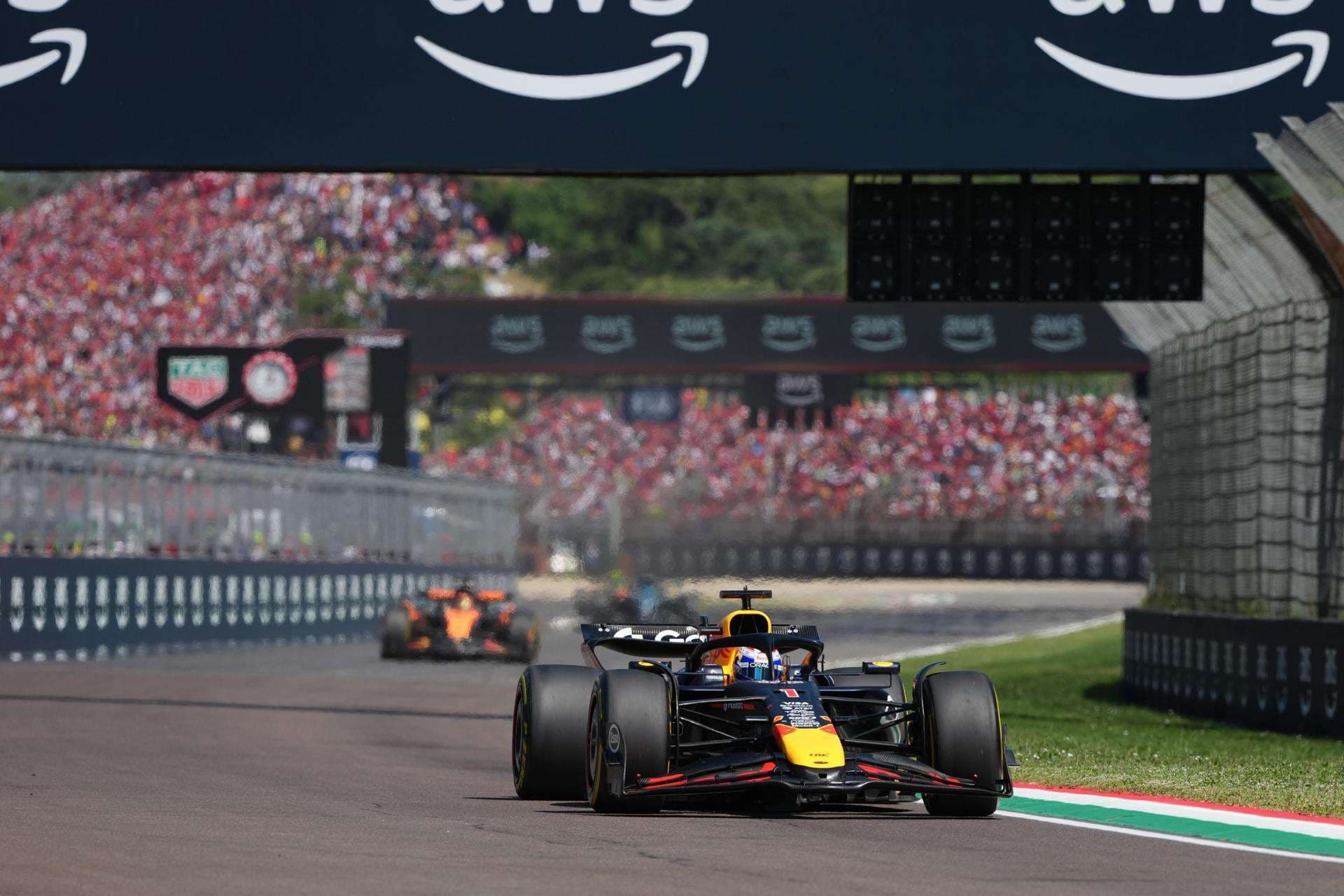 Verstappen gana en Imola por delante de los McLaren y Piastri sigue líder