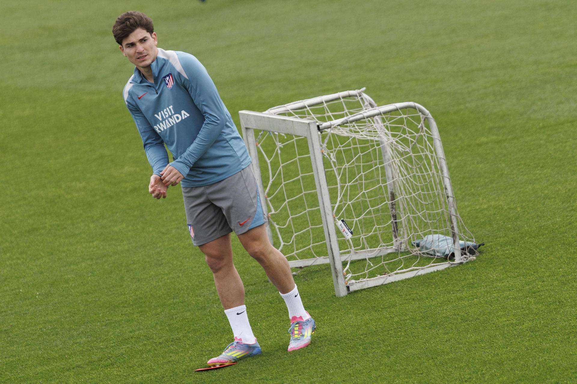 Julián Alvarez y Riquelme vuelven a la convocatoria de Simeone contra el Osasuna