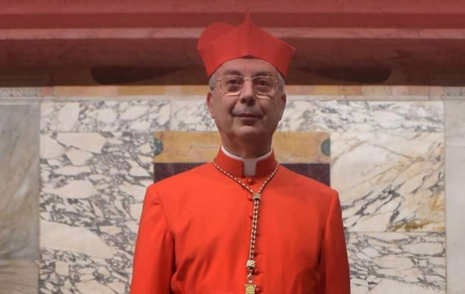 Quién es el cardenal que anunciará al mundo al nuevo Papa