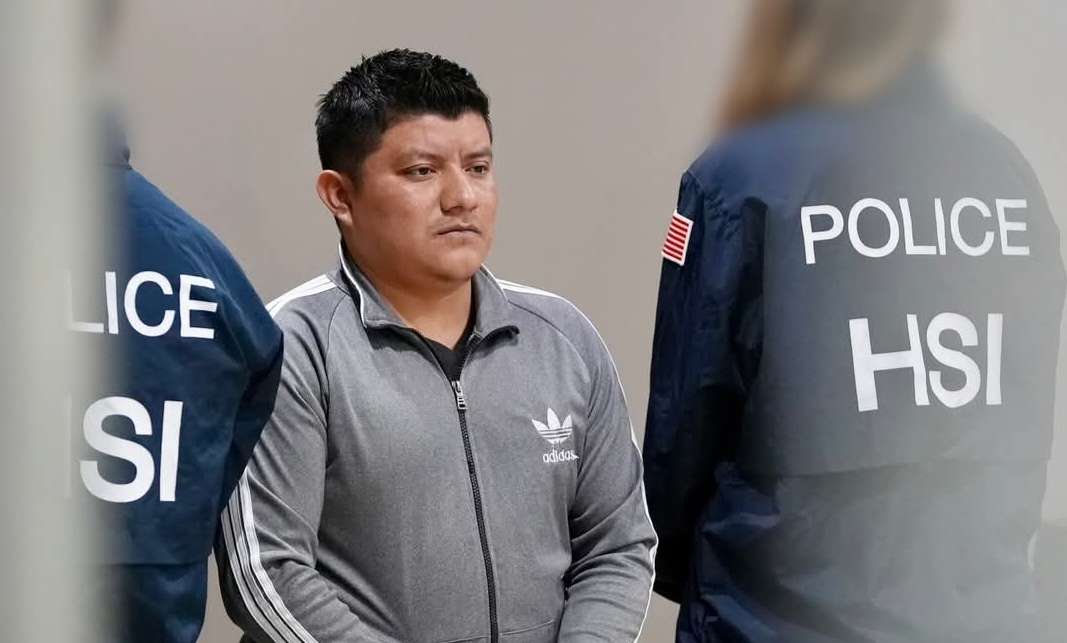 Extraditan a guatemalteco implicado en tráfico de migrantes y muerte de 55 personas