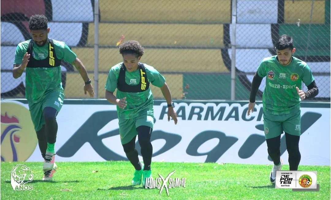 Kennedy Rocha continuará en Marquense tras renovar contrato