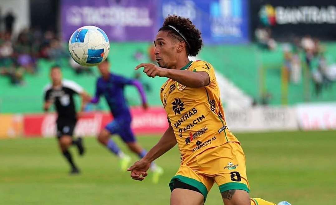 Kennedy Rocha iría al fútbol tailandés