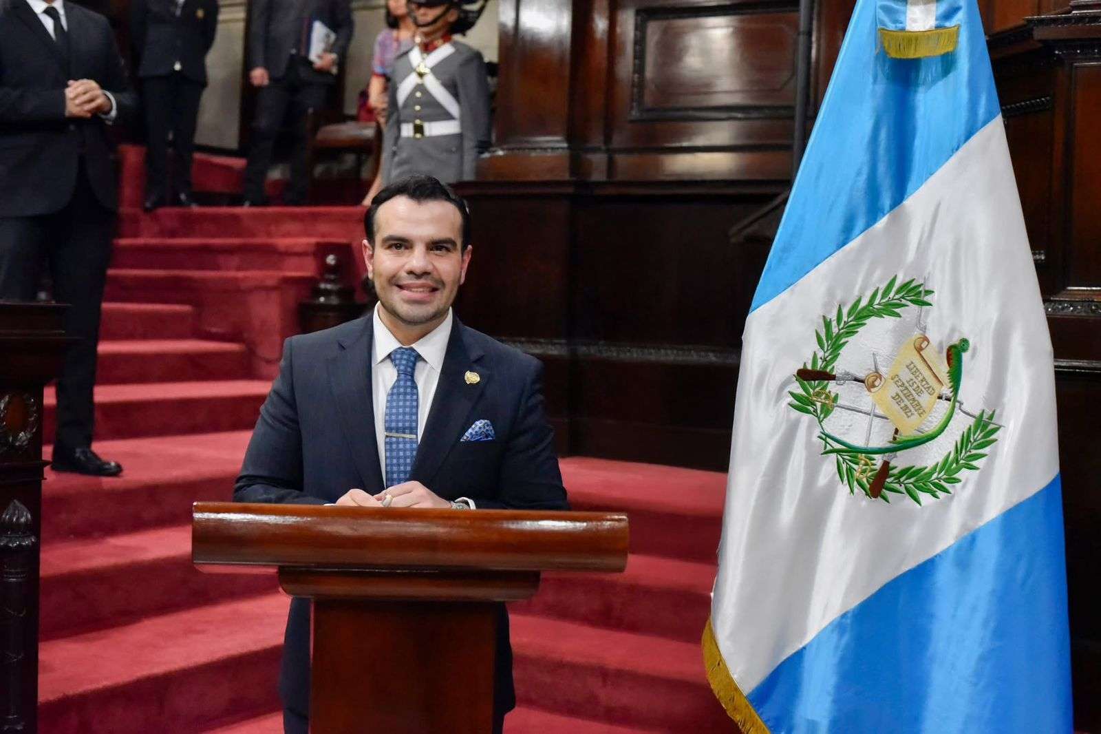 Diputado es denunciado penalmente por supuesta usurpación de funciones en el Congreso