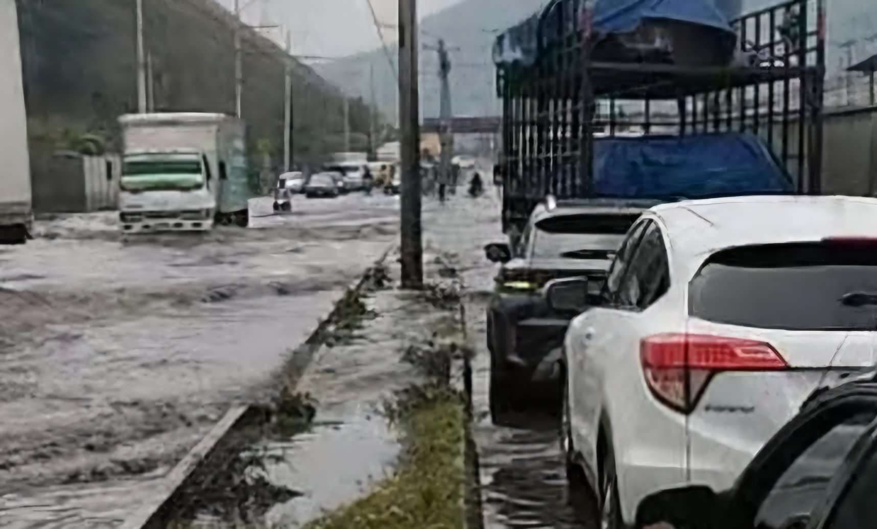 ¡Arrancó el invierno… y con él el tráfico! Acumulación de agua ya complica ruta al Pacífico