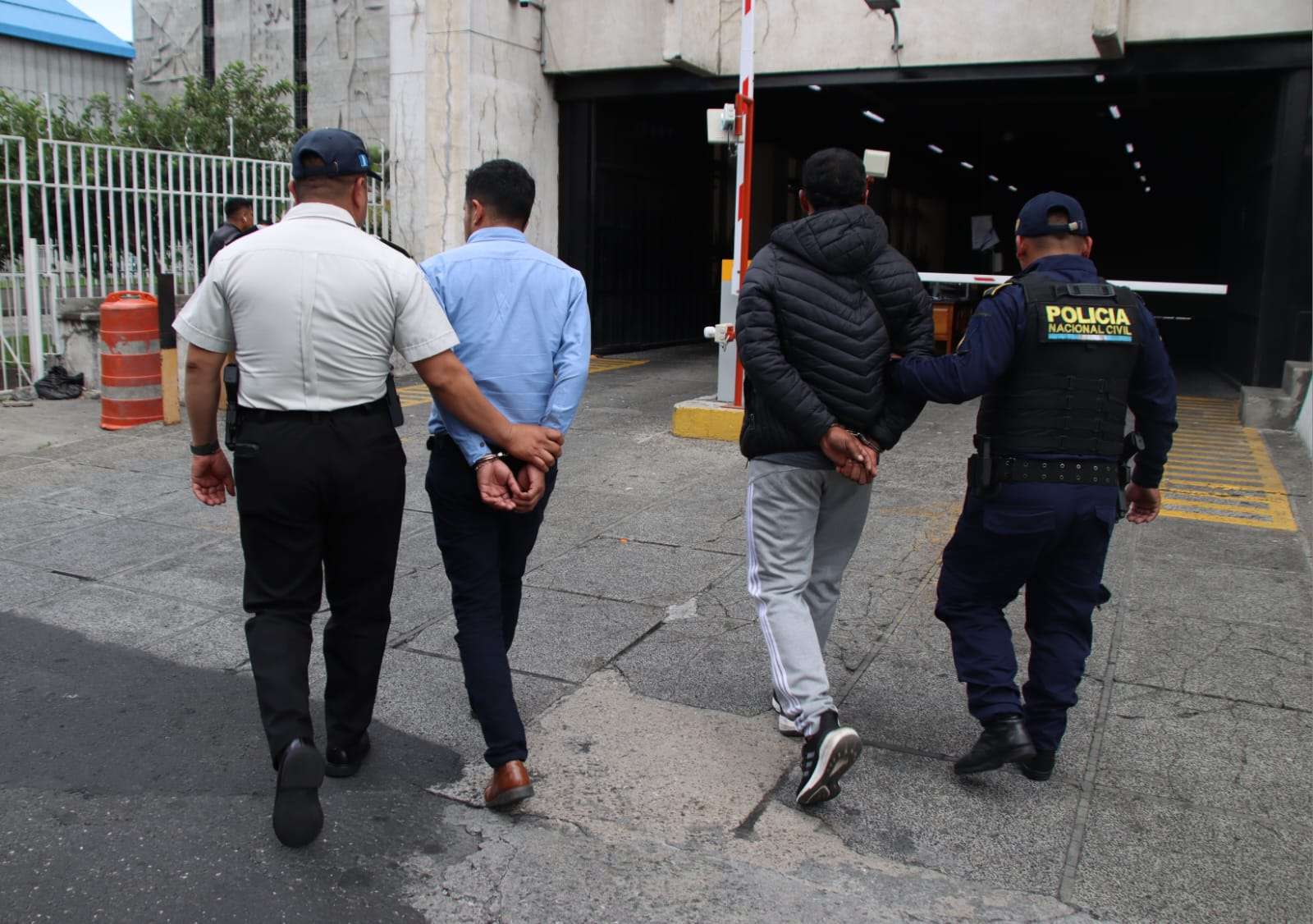 Capturan a presuntos ladrones en zona 9; uno recién salido de prisión