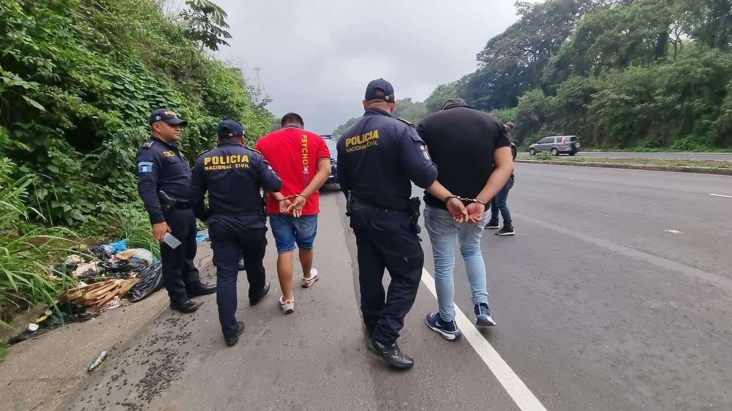 ¡No era película, era autopista! Detenidos por hacer carreras clandestinas en Palín