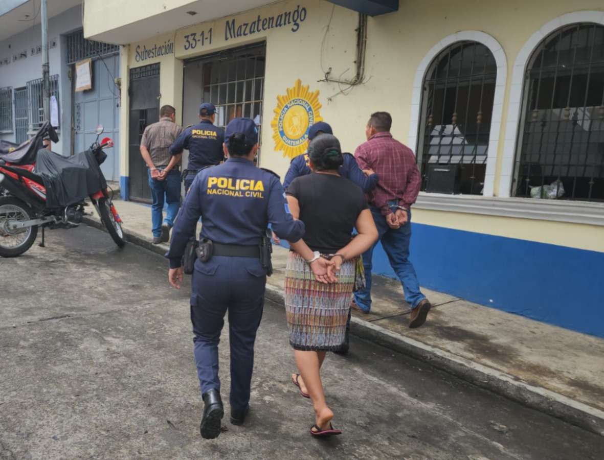 Capturan a tres personas por interferir con la justicia en Mazatenango