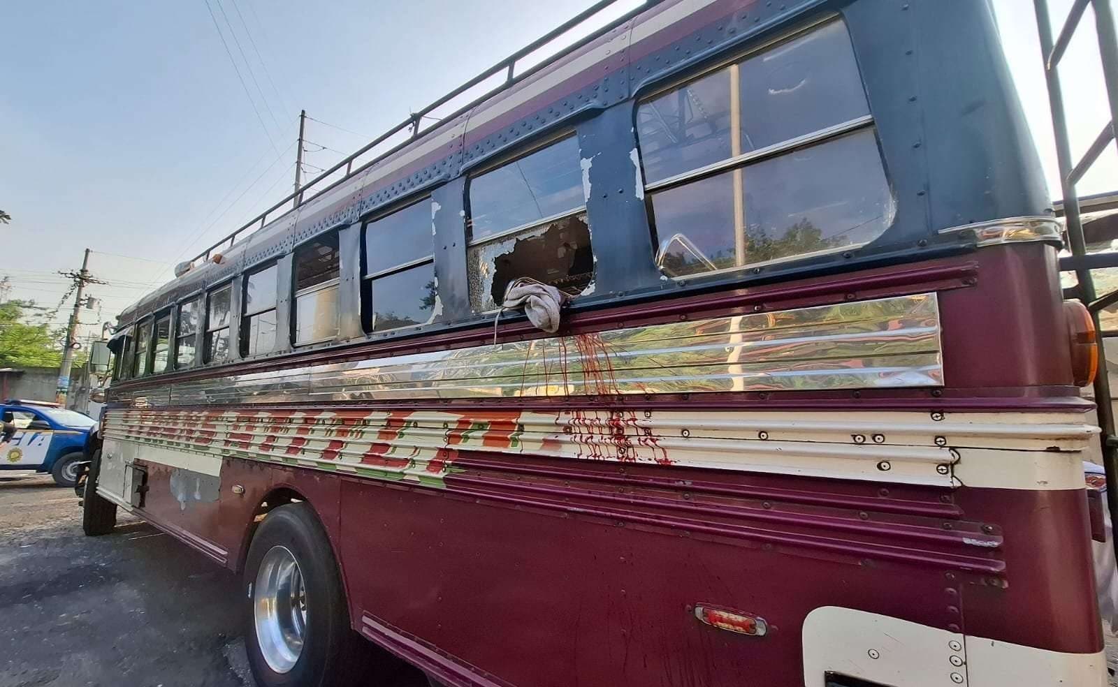 Ataque armado a bus extraurbano deja una persona herida