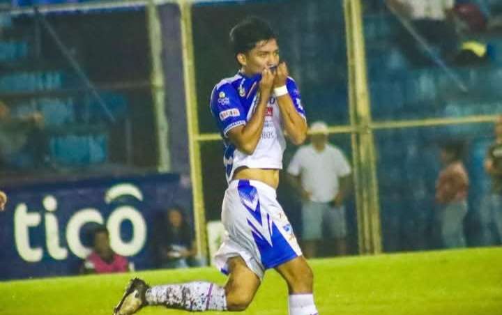 Suchitepéquez anuncia siete bajas, incluyendo al director técnico