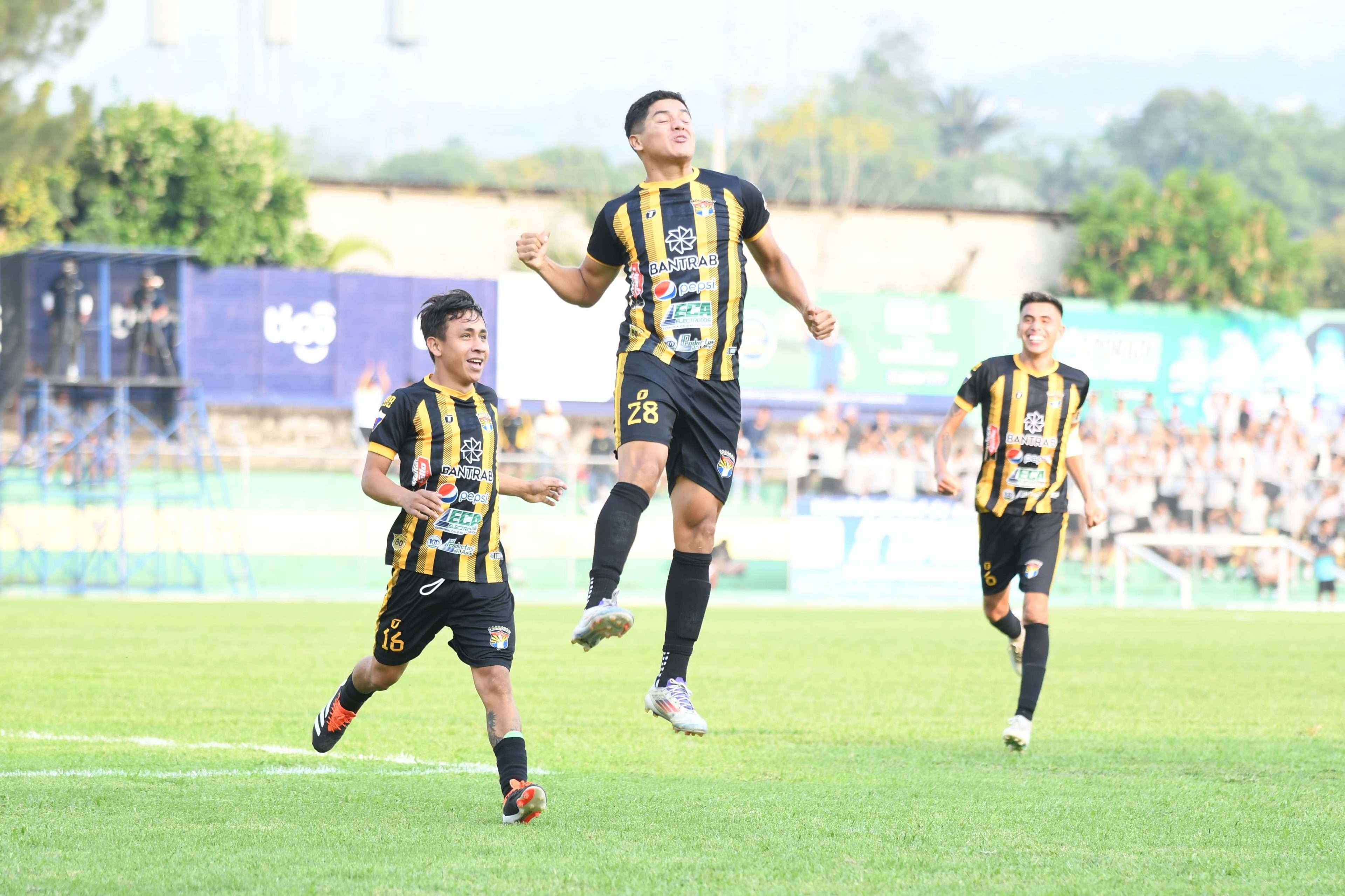 Aurora acaricia el título al vencer a Mictlán en la final de ida