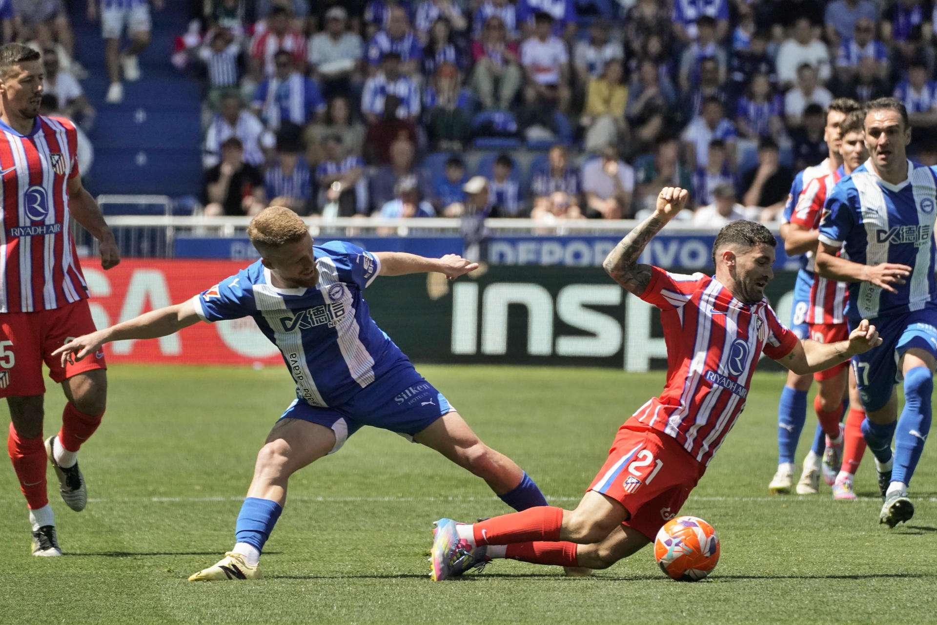 Un gris Atlético no pasa del empate ante el Alavés