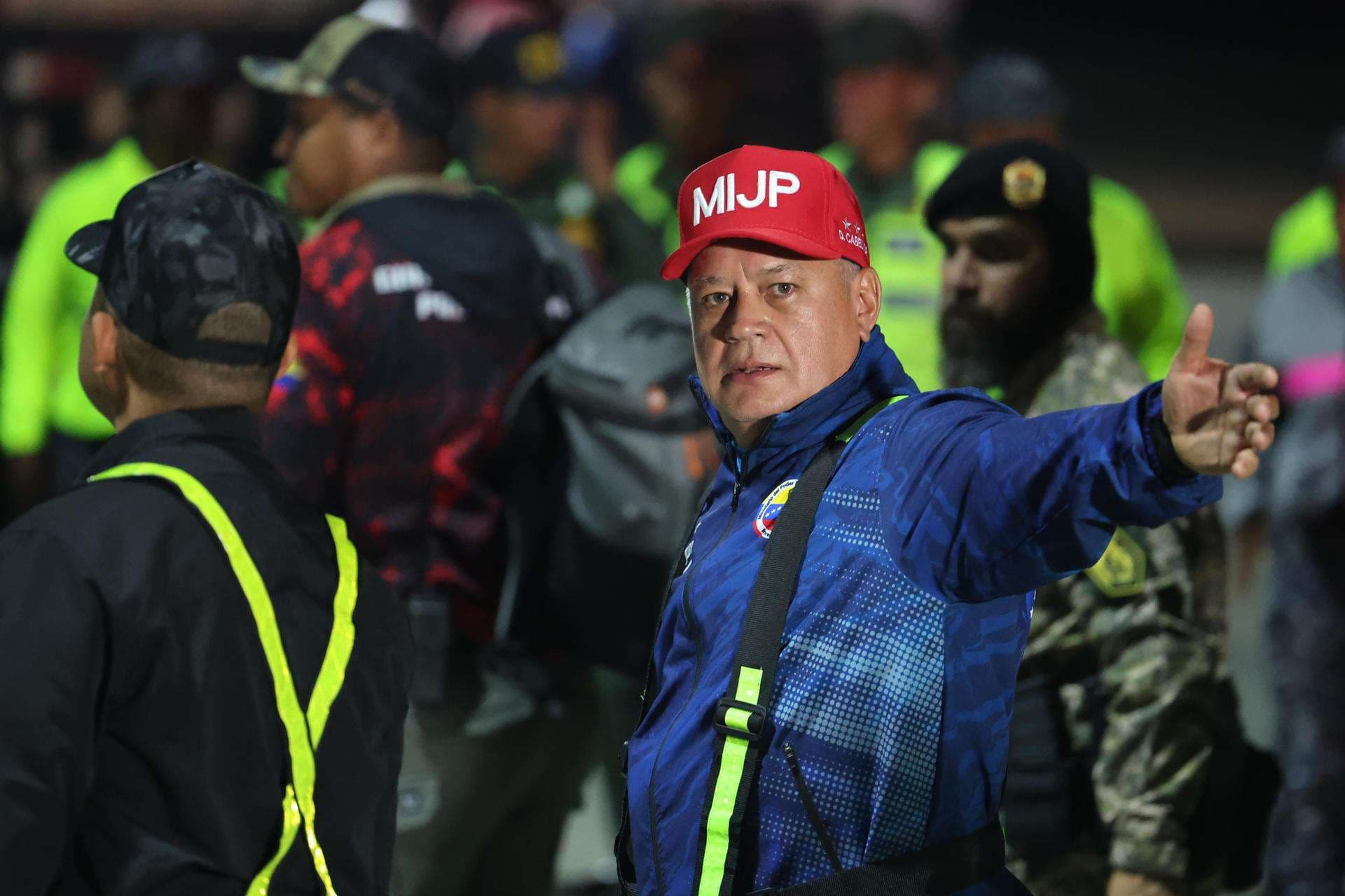 Venezuela suspende "todos los vuelos" desde Colombia por llegada de presuntos mercenarios