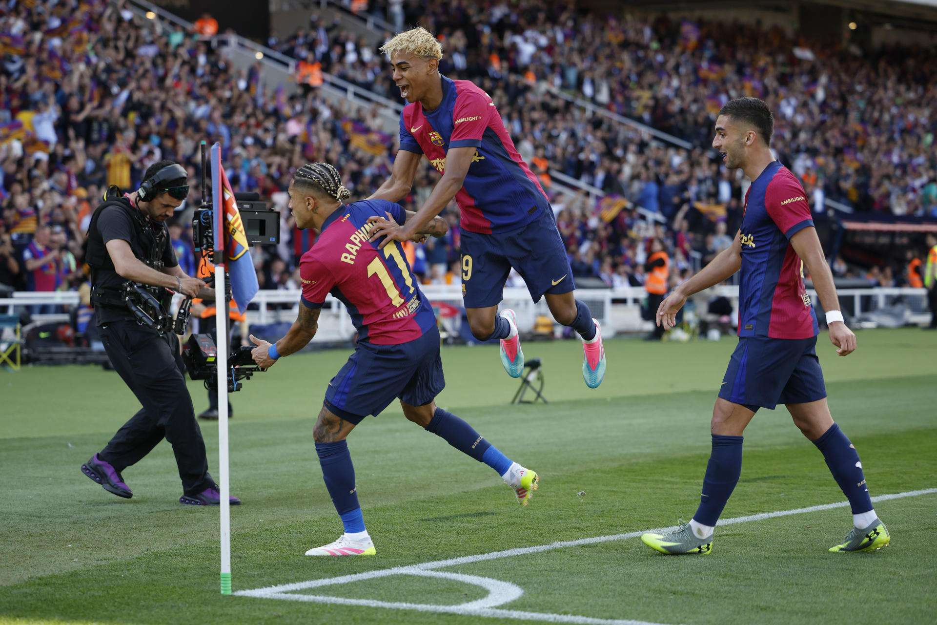 El Barça remonta al Real Madrid y deja prácticamente sentenciada LaLiga