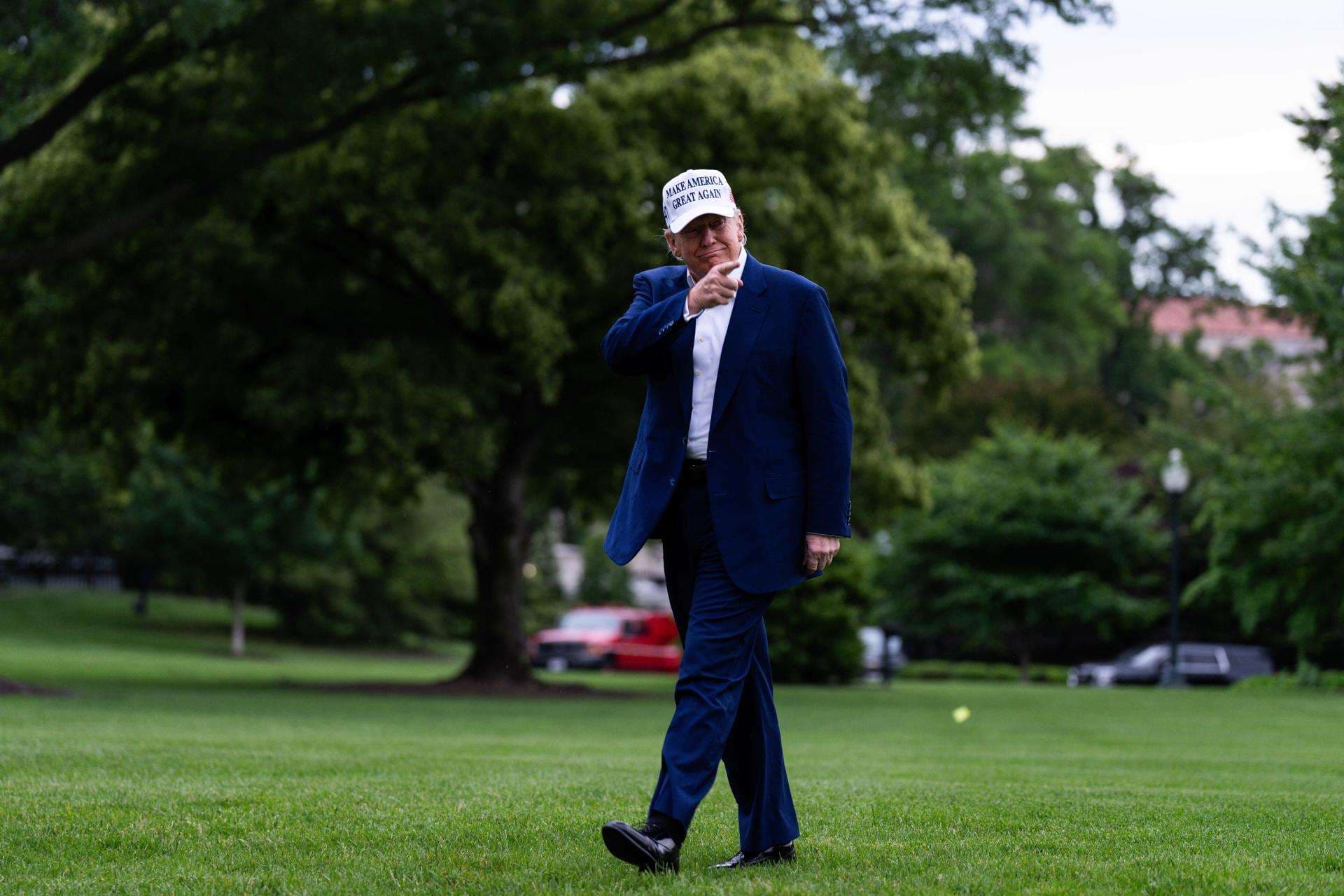 Trump medita retirar otros 3.000 millones de dólares en subvenciones a Harvard