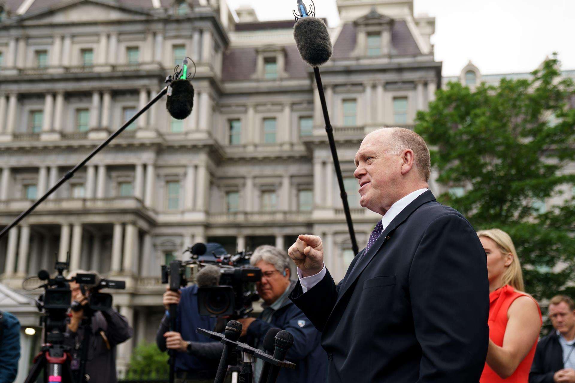 El 'zar de la frontera' de Trump advierte sobre aumento de operativos migratorios en EEUU