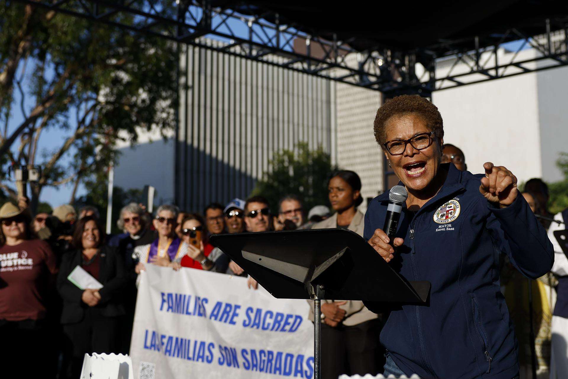 La alcaldesa de Los Ángeles levanta el toque de queda en el centro de la ciudad