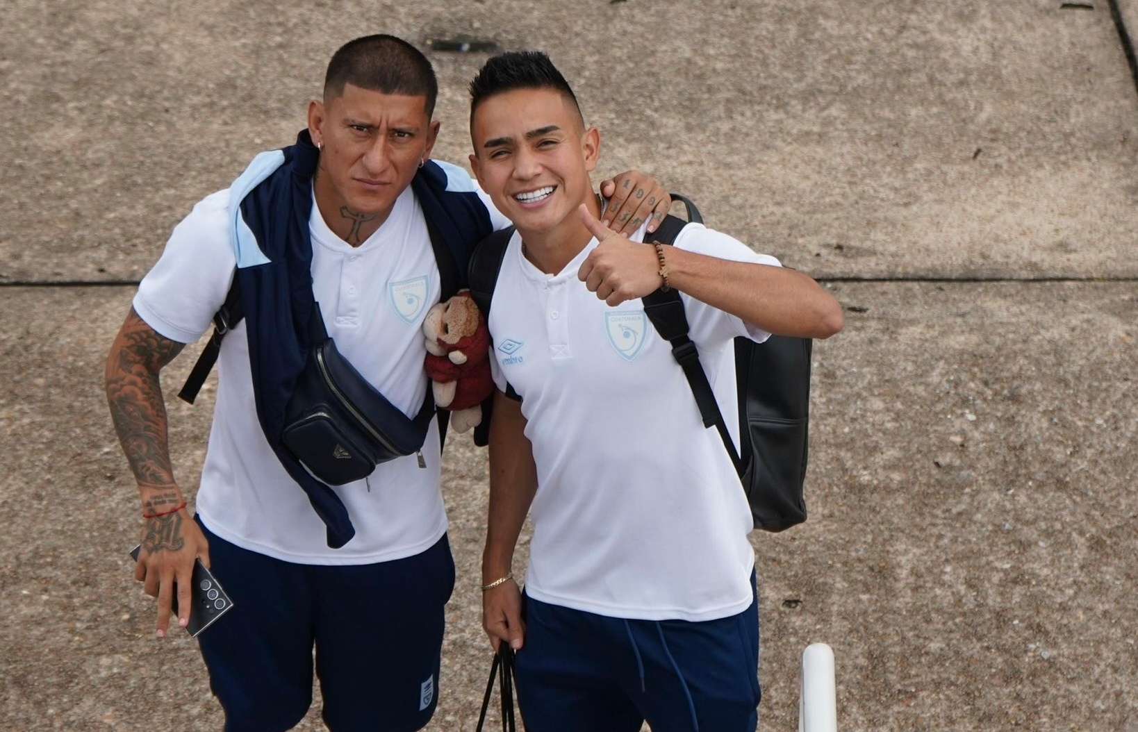 Stheven Robles y Óscar Santis.